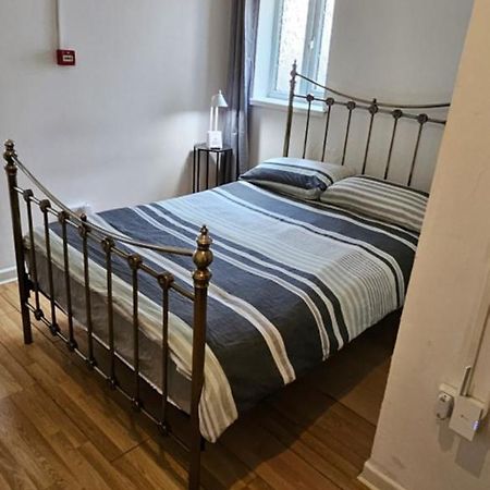 No Frills & Nothing Fancy 1 Bed Studio City Centre Cardiff Exterior photo