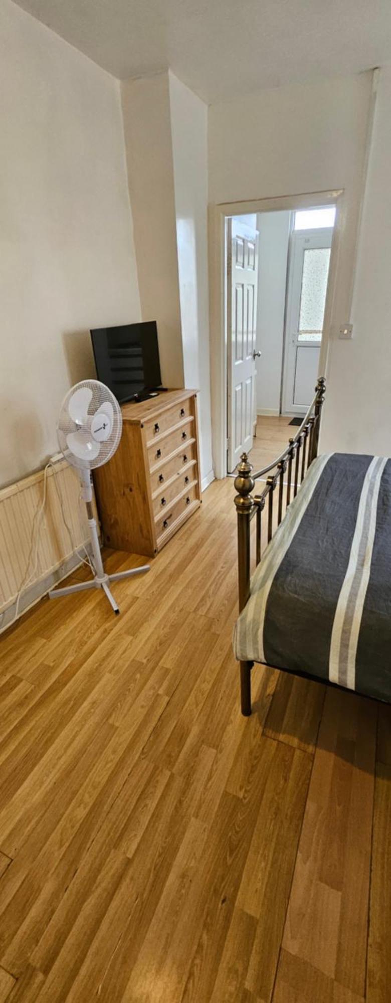 No Frills & Nothing Fancy 1 Bed Studio City Centre Cardiff Exterior photo