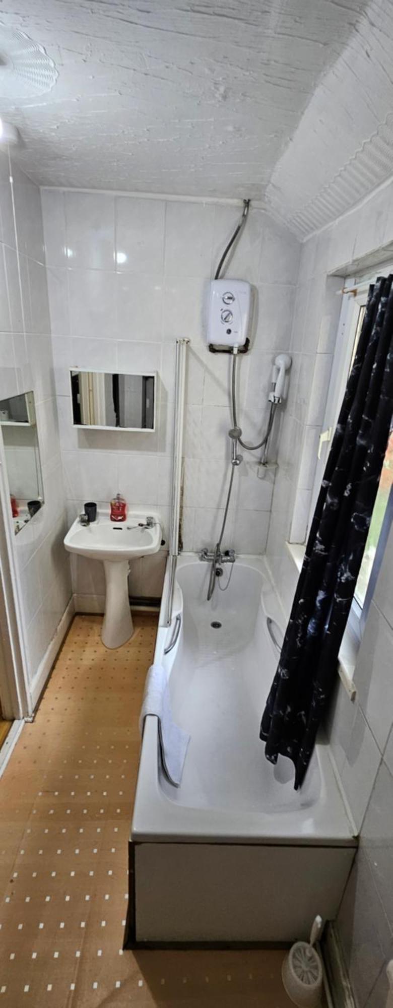 No Frills & Nothing Fancy 1 Bed Studio City Centre Cardiff Exterior photo